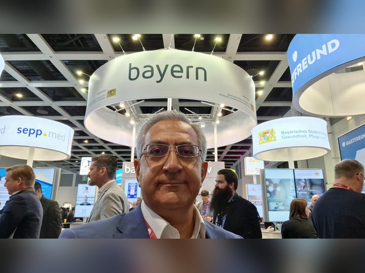 Prof. Georgi Chaltikyan visiting the Bavarian digital health exhibition area at DMEA 2024