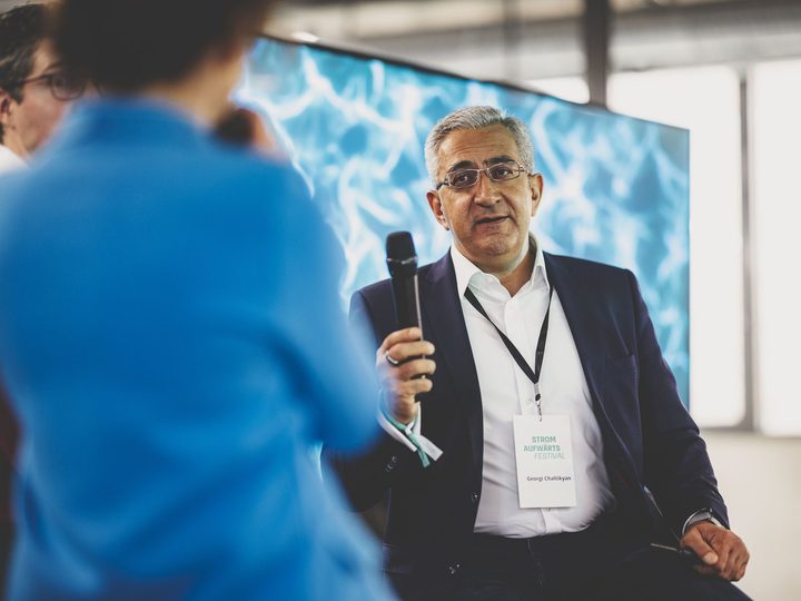 Prof. Georgi Chaltikyan participating with colleagues and attendees during Stromaufwärts Innovation Forum