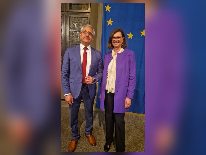 Prof. Georgi Chaltikyan with Ilse Aigner during a visit of the Delegation of the Bavarian State Parliament to DIT-ECRI