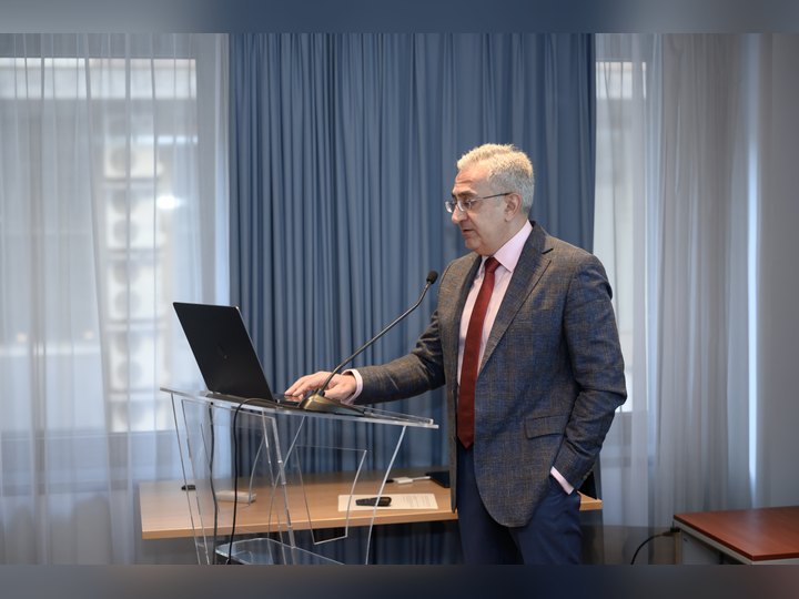 Prof. Georgi Chaltikyan continuing the ArmDigiHealth-2026 presentation